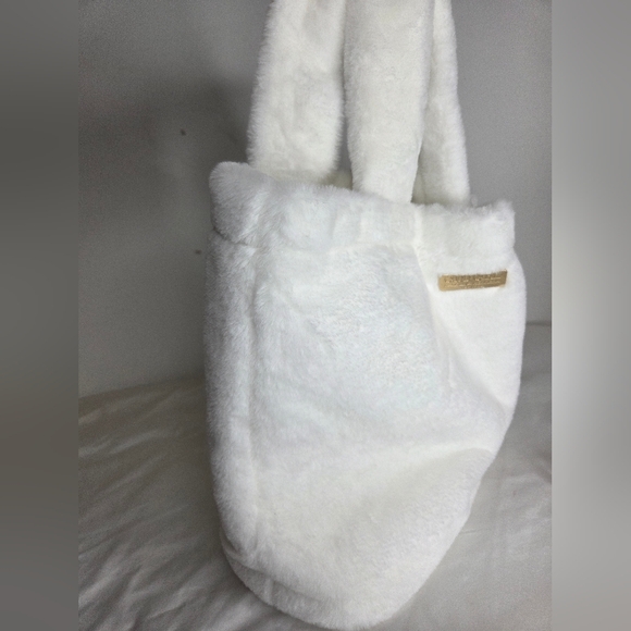 NWOT Good Girl By Carolina Herrera -11" X 16"inch-Elegant White FauxFur Tote Bag - Picture 4 of 12